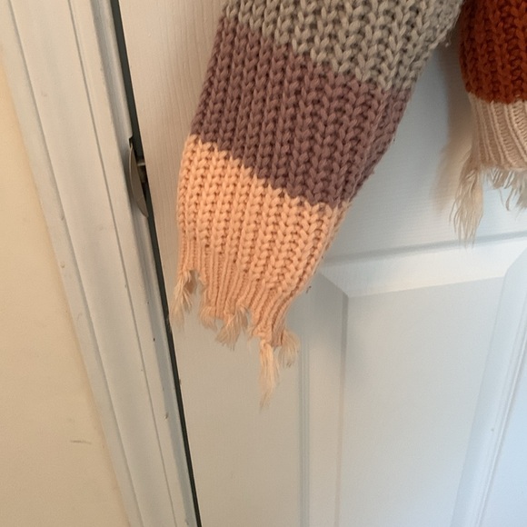 Fall colors distressed crop sweater by Lala factory - Picture 4 of 7